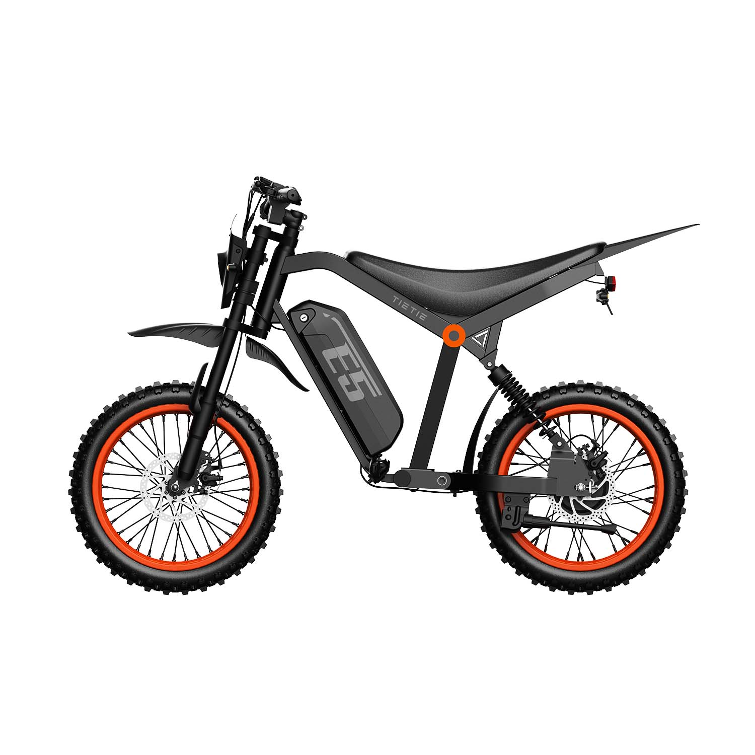 Una dirt bike elettrica nera con cerchi arancioni, pneumatici tassellati e E5 sul telaio su sfondo bianco.