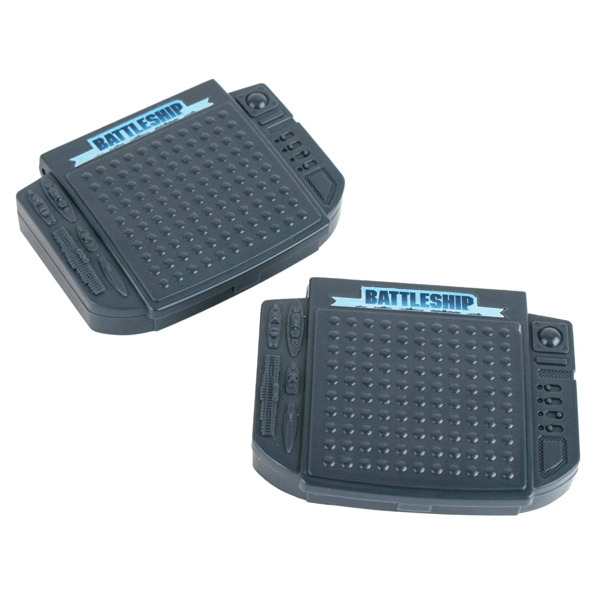 Dos tableros negros del juego Battleship con clavijas y barcos sobre fondo blanco.