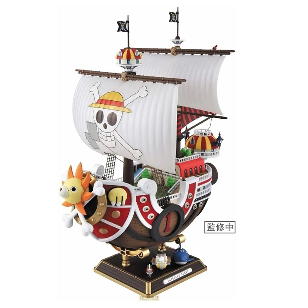 Modell des Piratenschiffs Thousand Sunny mit Löwenfigurkopf, weißen Segeln und Totenkopfsymbol.