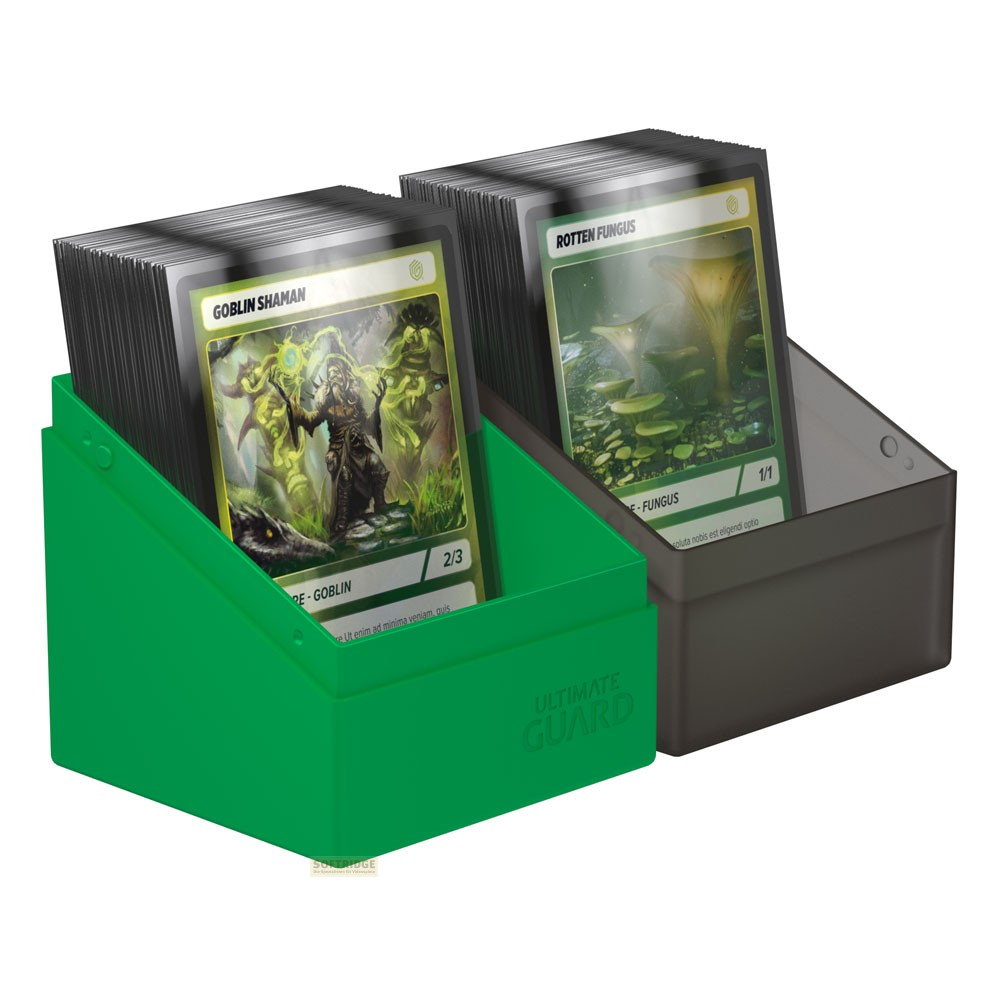 Deux boîtes de cartes en plastique contenant des decks vert et gris. La boîte de gauche montre une carte Goblin Shaman.