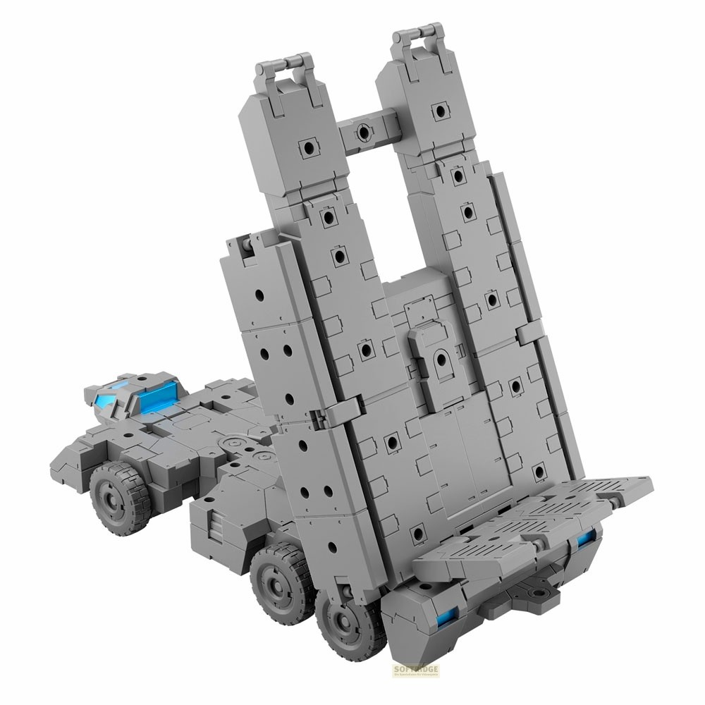 Ein graues Roboter-Spielzeugfahrzeug mit einem großen vertikalen Turm und mehreren Rädern vor weißem Hintergrund.