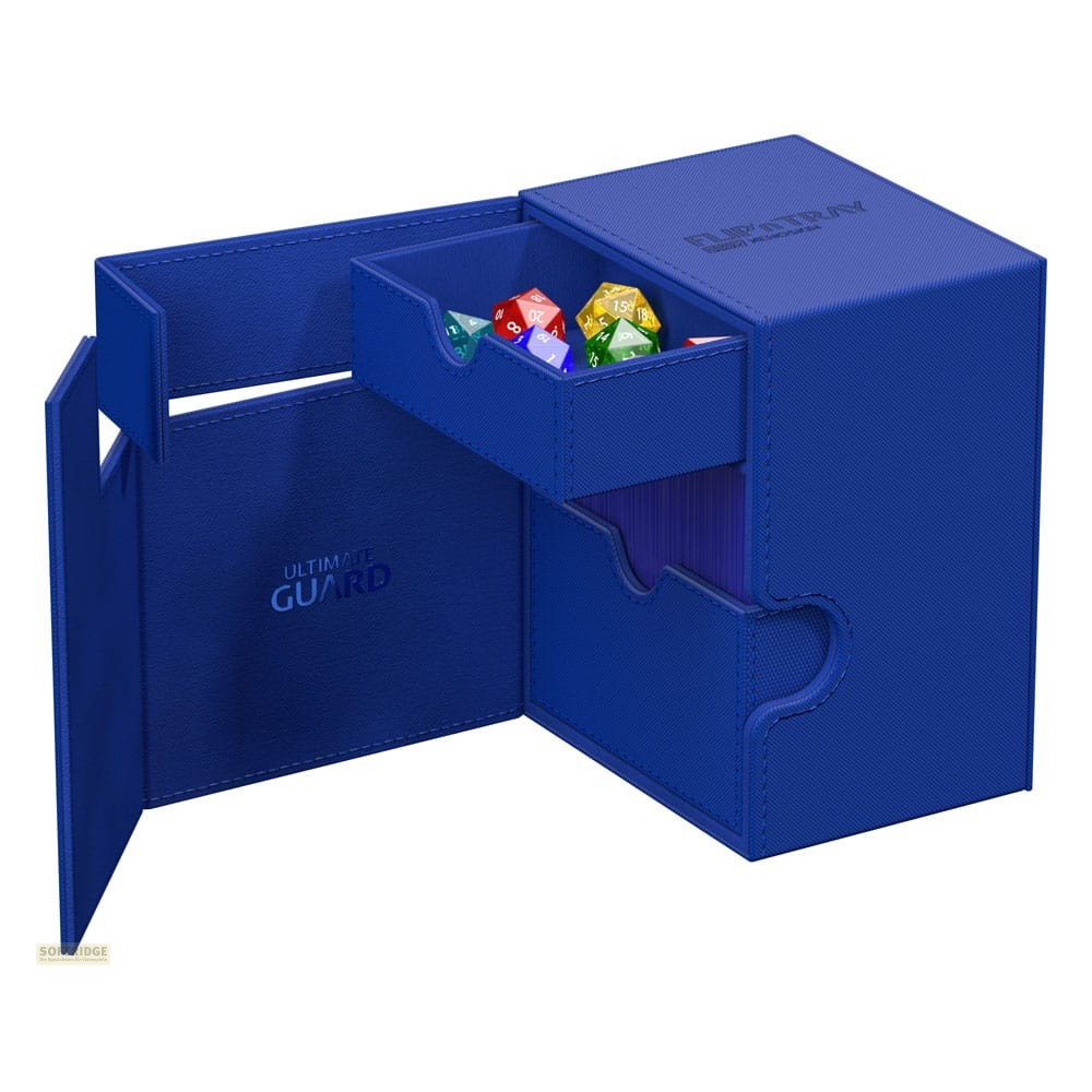 Une boîte bleue Ultimate Guard Flip Tray avec un compartiment ouvert plein de dés colorés.