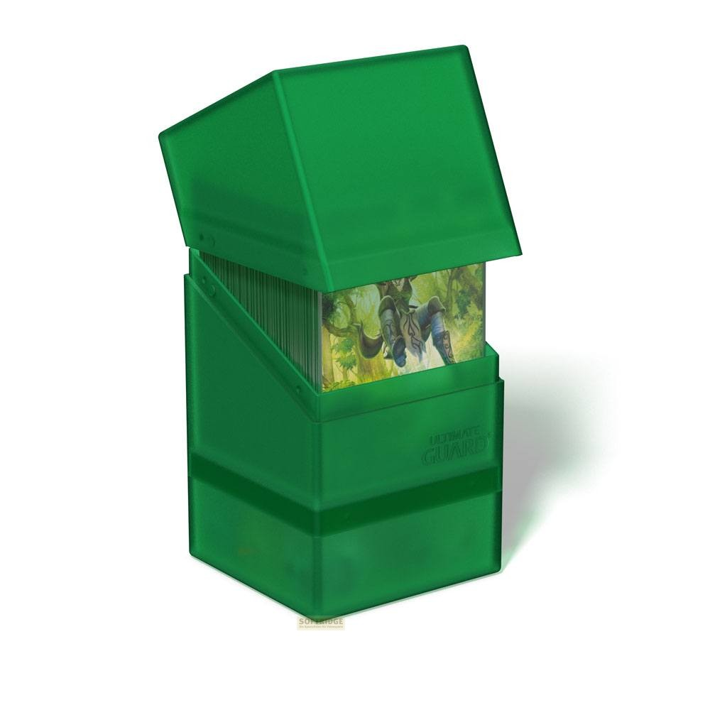 Une boîte de deck verte Ultimate Guard contenant des cartes à collectionner.