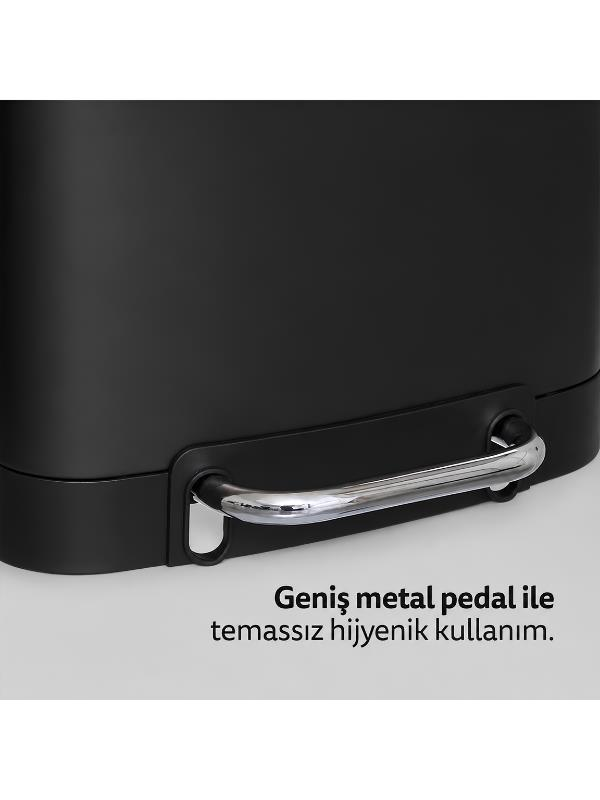 Parlak metal pedallı mat siyah çöp kovası.