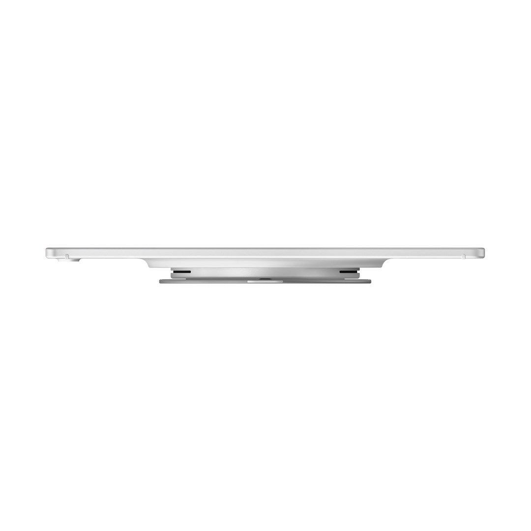 Vista laterale di un dispositivo elettronico bianco piatto con base in metallo su sfondo bianco.