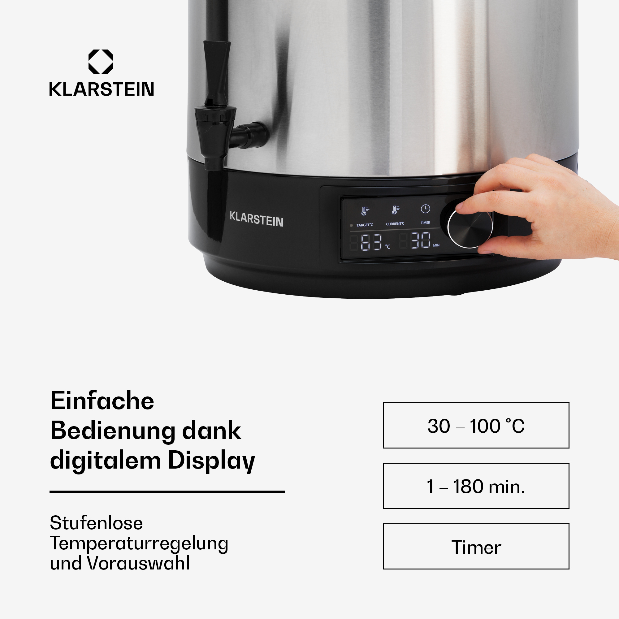 Mano che aziona la manopola di un bollitore Klarstein argentato con display digitale.