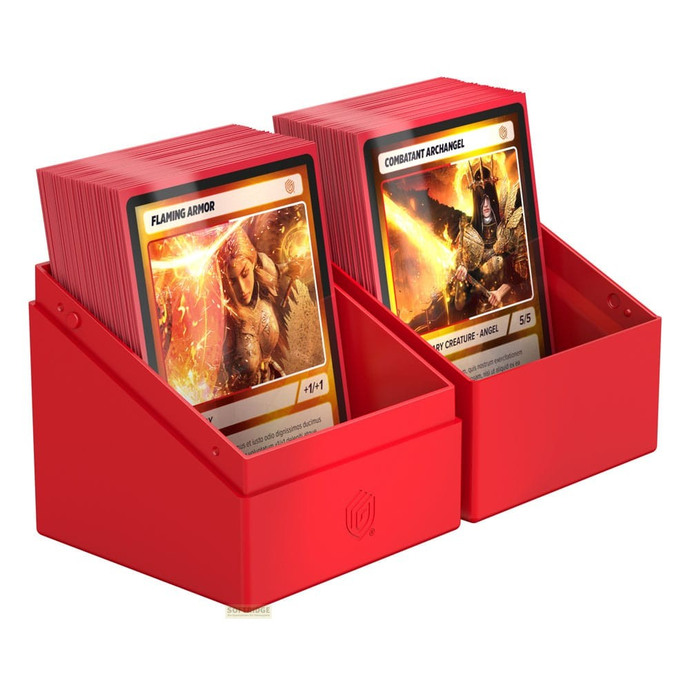 Deux boîtes de cartes rouges avec des fenêtres d'affichage et de grands decks de cartes sur fond blanc.