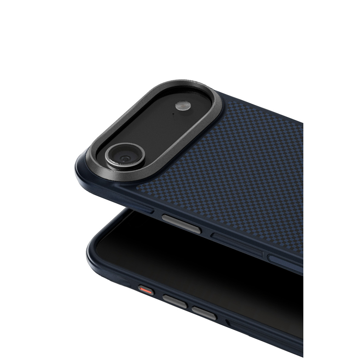 Beyaz arka planda damalı desenli ve yükseltilmiş kamera çerçeveli mavi akıllı telefon kılıfı.