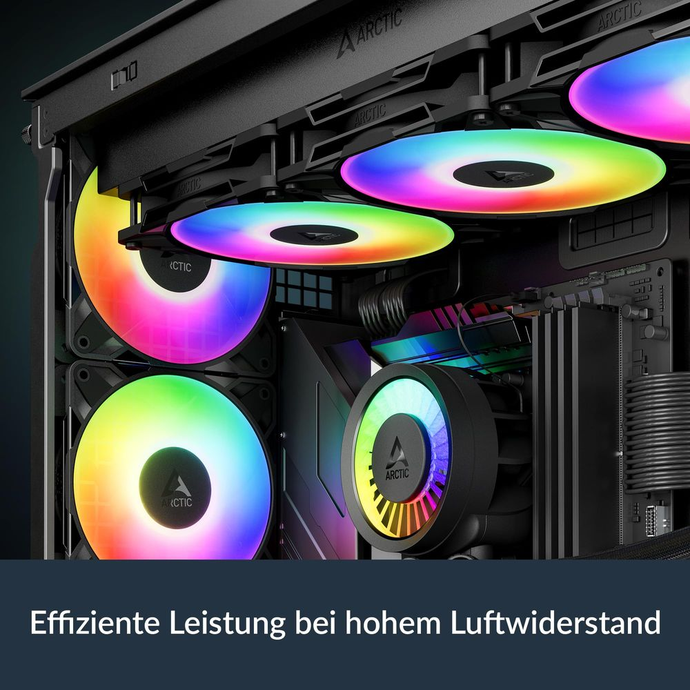 Interno di un case per PC con ventole RGB illuminate e un sistema di raffreddamento.