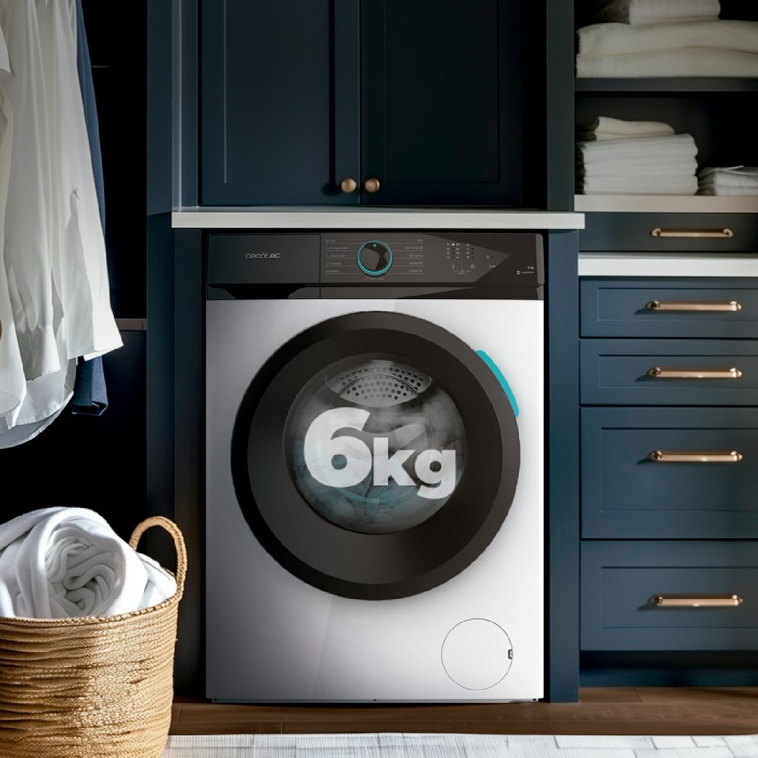 Lavadora moderna con capacidad de 6 kg en una habitación con armarios oscuros y un cesto para la ropa.