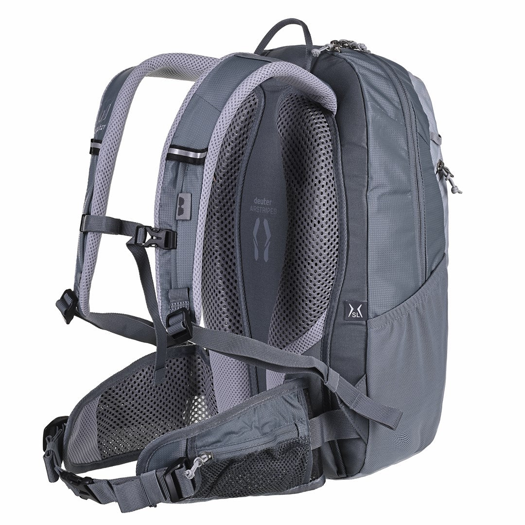 Rückansicht eines grauen Deuter-Rucksacks mit gepolsterten Gurten und atmungsaktivem Netzstoff.