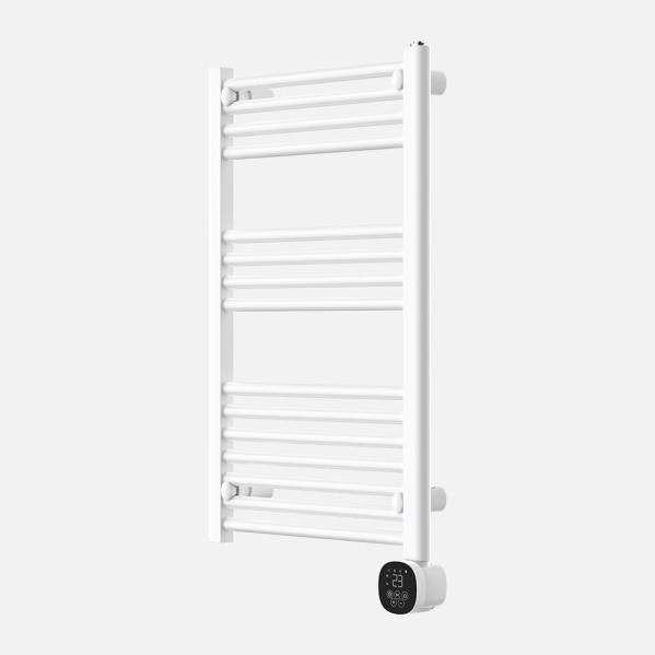 Un toallero eléctrico blanco vertical con barras horizontales y panel de control digital abajo.