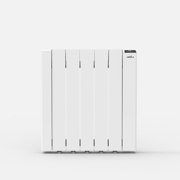 Un radiador eléctrico blanco y moderno con aletas verticales y pantalla digital sobre fondo claro.
