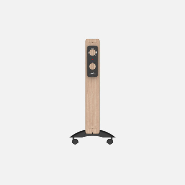 Un calefactor portátil de madera clara sobre un soporte negro con ruedas y fondo gris.