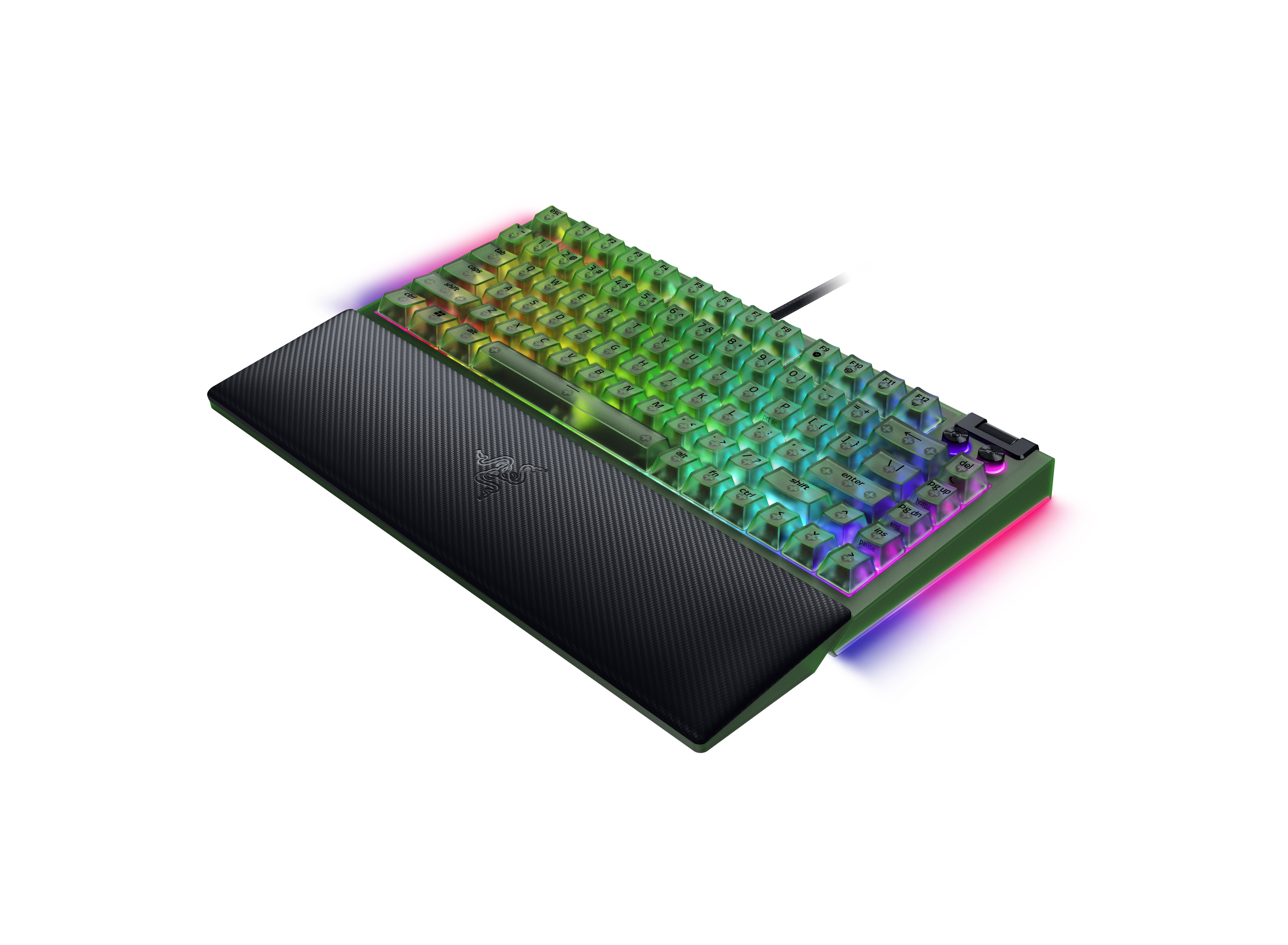 Tastiera meccanica verde con retroilluminazione RGB e poggiapolsi nero su sfondo bianco.