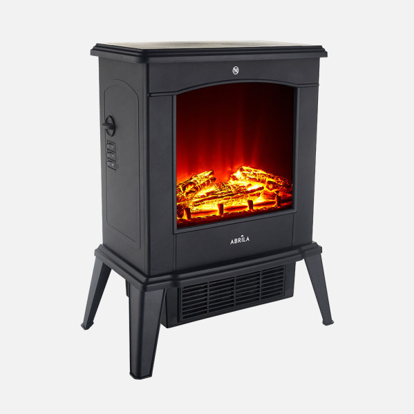 Una chimenea eléctrica negra con cuatro patas y un efecto de llama brillante detrás de un vidrio sobre fondo claro.