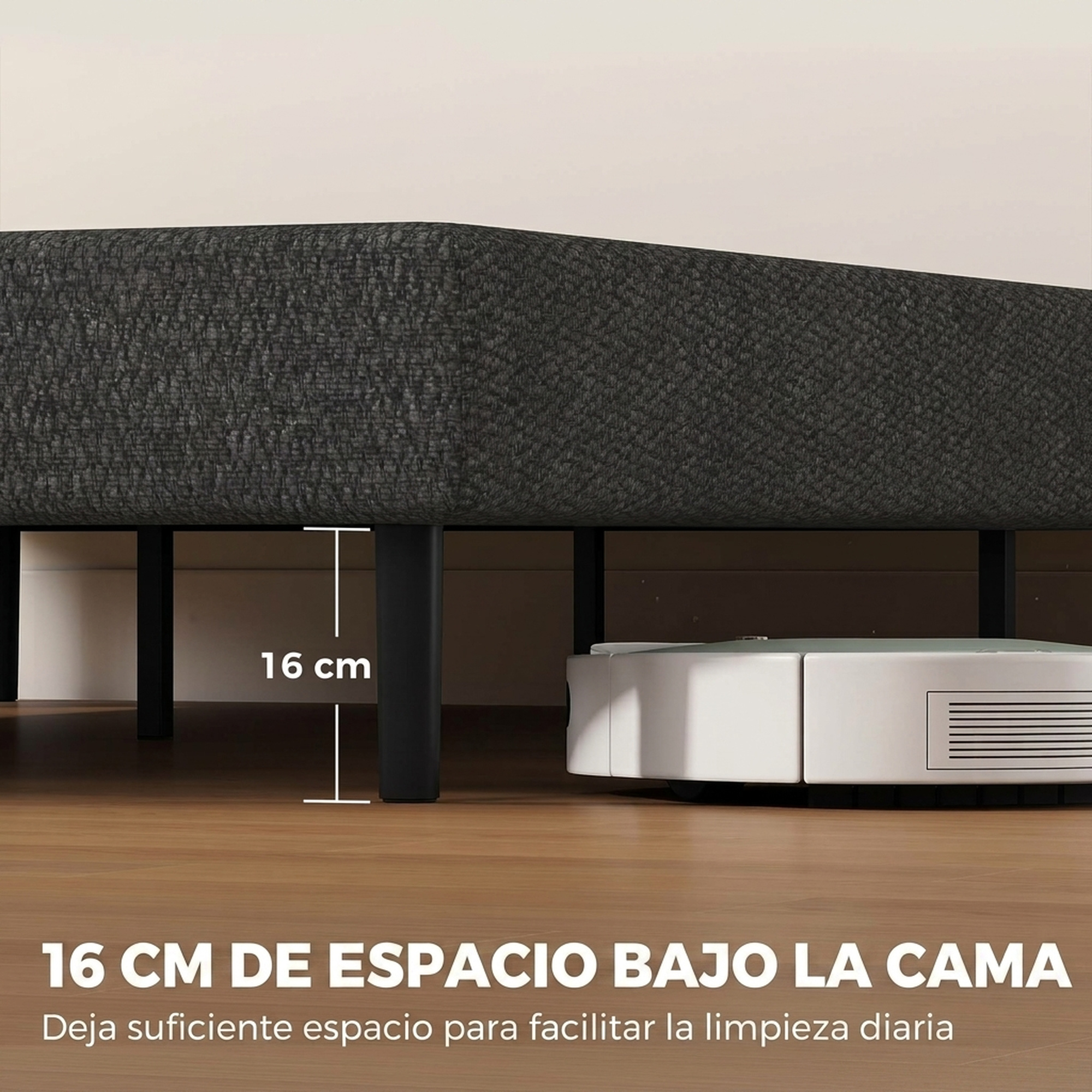 Un robot aspirador blanco bajo una cama gris oscura con 16 cm de espacio libre en suelo de madera.