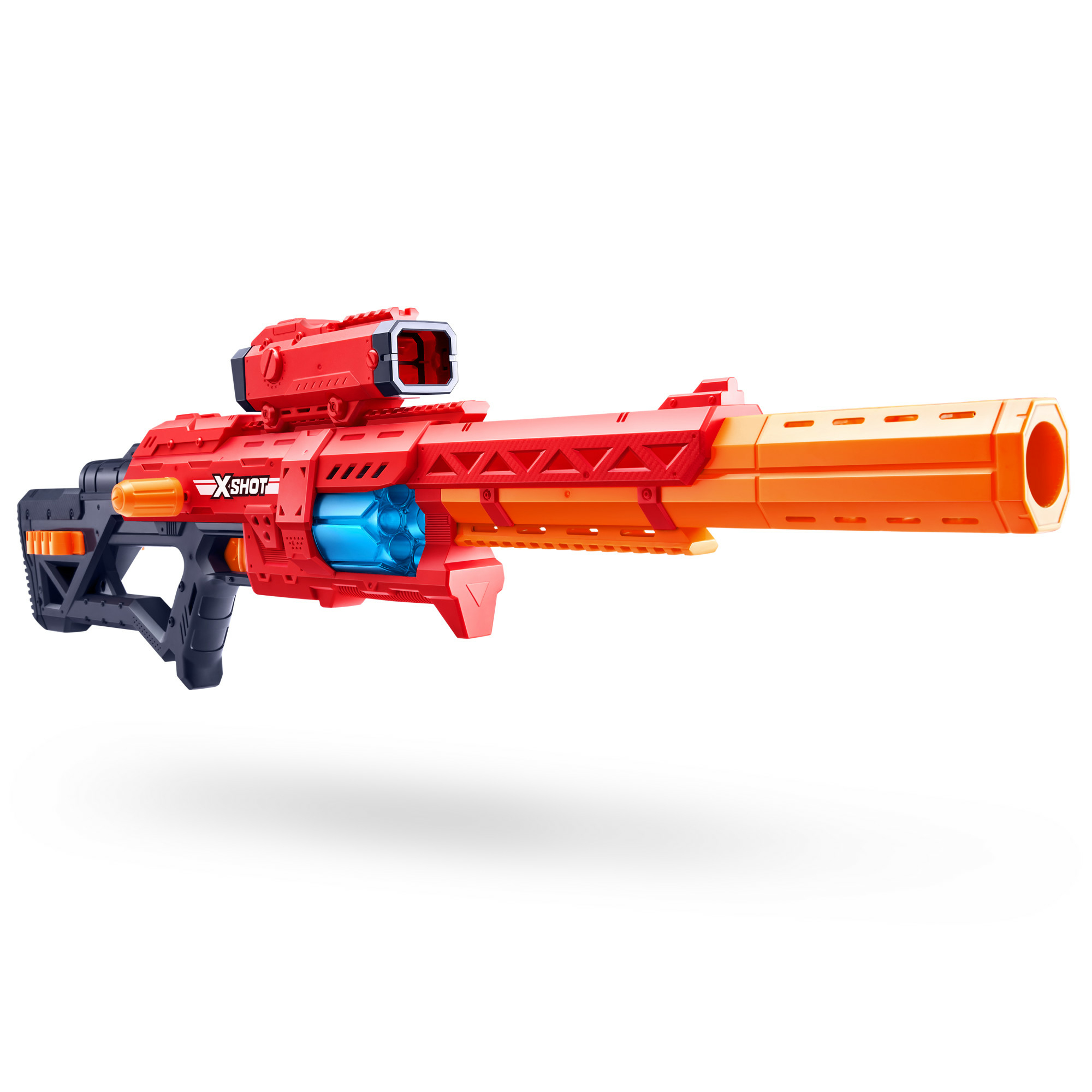 Un pistolet jouet X-Shot rouge, orange et noir avec lunette sur fond blanc.
