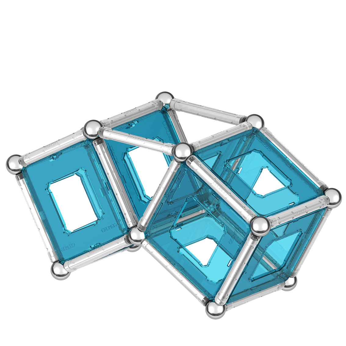 Blaue transparente Magnetbausteine bilden eine dreidimensionale Konstruktion auf weiBem Hintergrund.