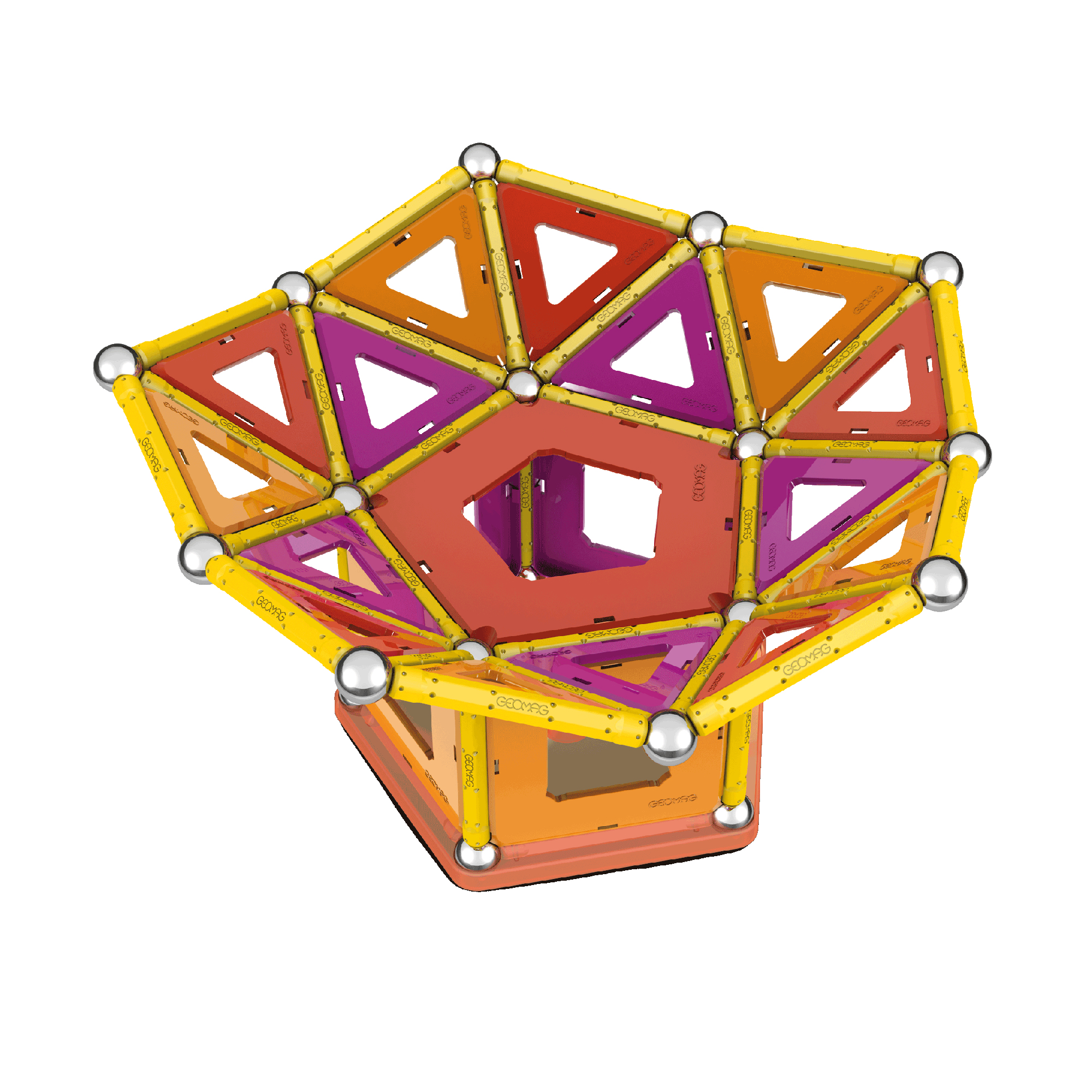 Geometrisches 3D-Spielzeug aus gelben Stäben, Metallkugeln und bunten Kunststoffdreiecken auf weißem Grund.