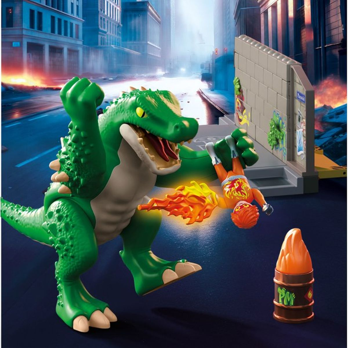 Ein Spielzeug-Alligator hält eine Actionfigur vor einer verlassenen Stadt.
