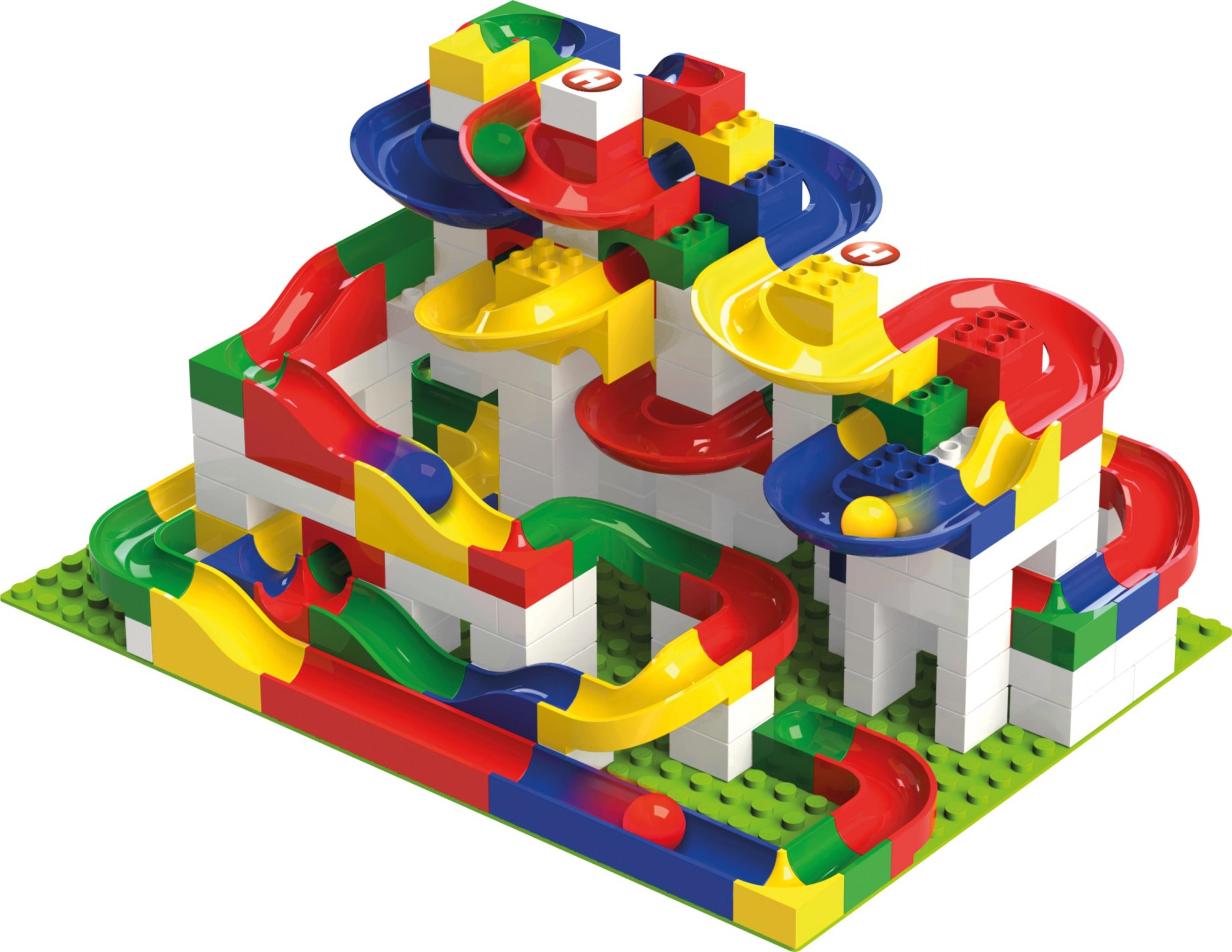 Des blocs de construction colorés forment un parcours de billes complexe à plusieurs niveaux.