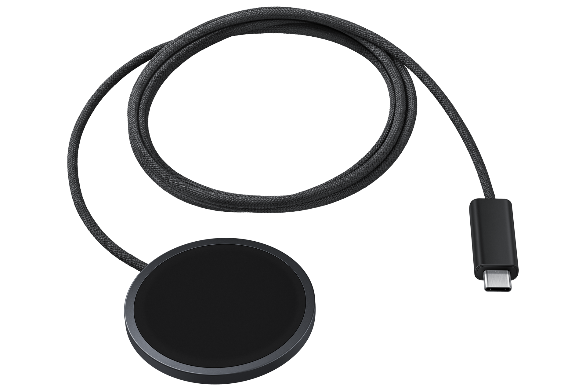 Cavo di ricarica nero rivestito in tessuto con base circolare e connettore USB-C su sfondo nero.
