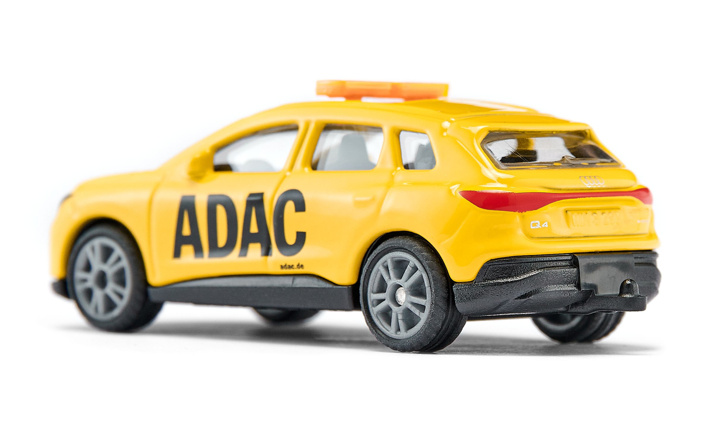 Voiture jouet ADAC jaune sur fond blanc avec lettrage noir.