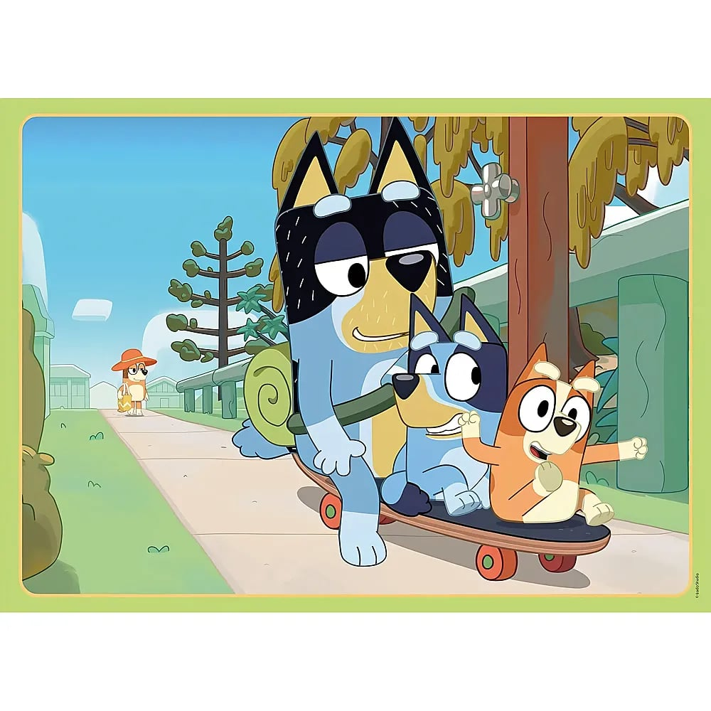 Tres personajes de Bluey montan en monopatín por una acera soleada.