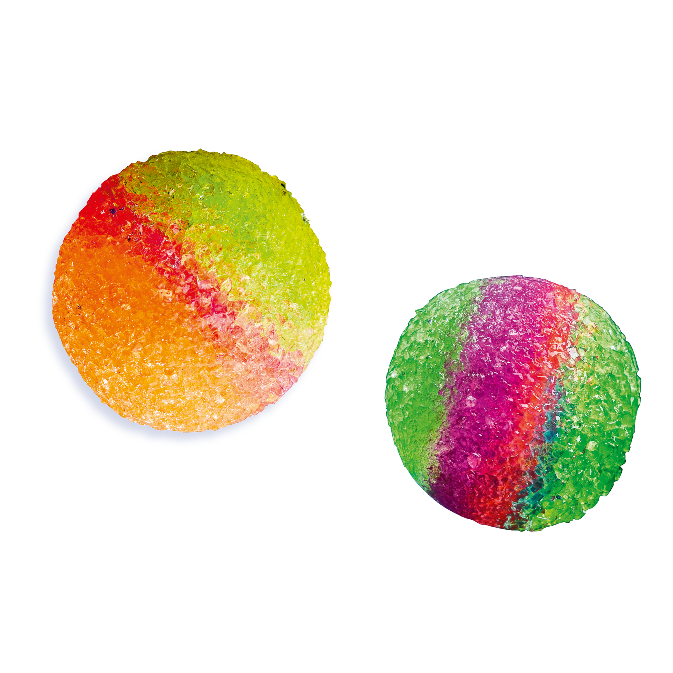 Due caramelle gommose rotonde ricoperte di zucchero con strisce multicolore verdi, arancioni, rosa e rosse su sfondo bianco.