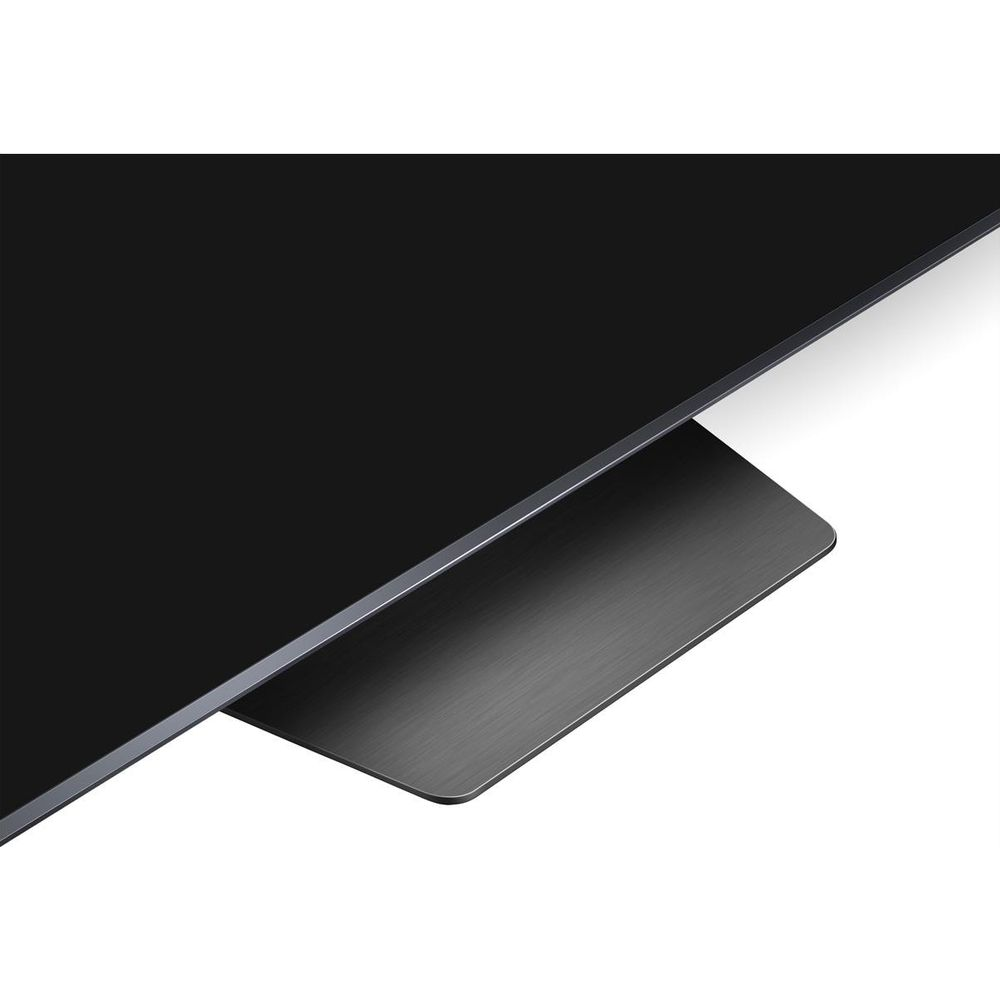 Un élégant téléviseur à écran plat noir sur un pied en métal sombre sur fond blanc.