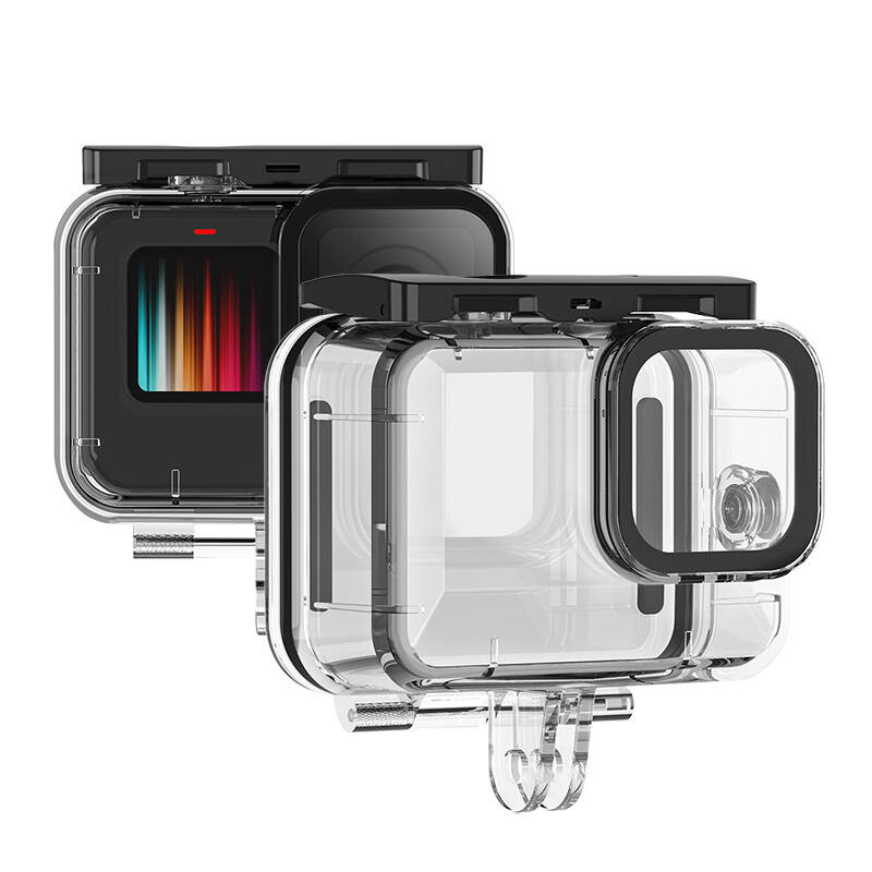 Due custodie impermeabili trasparenti per action cam su sfondo bianco.