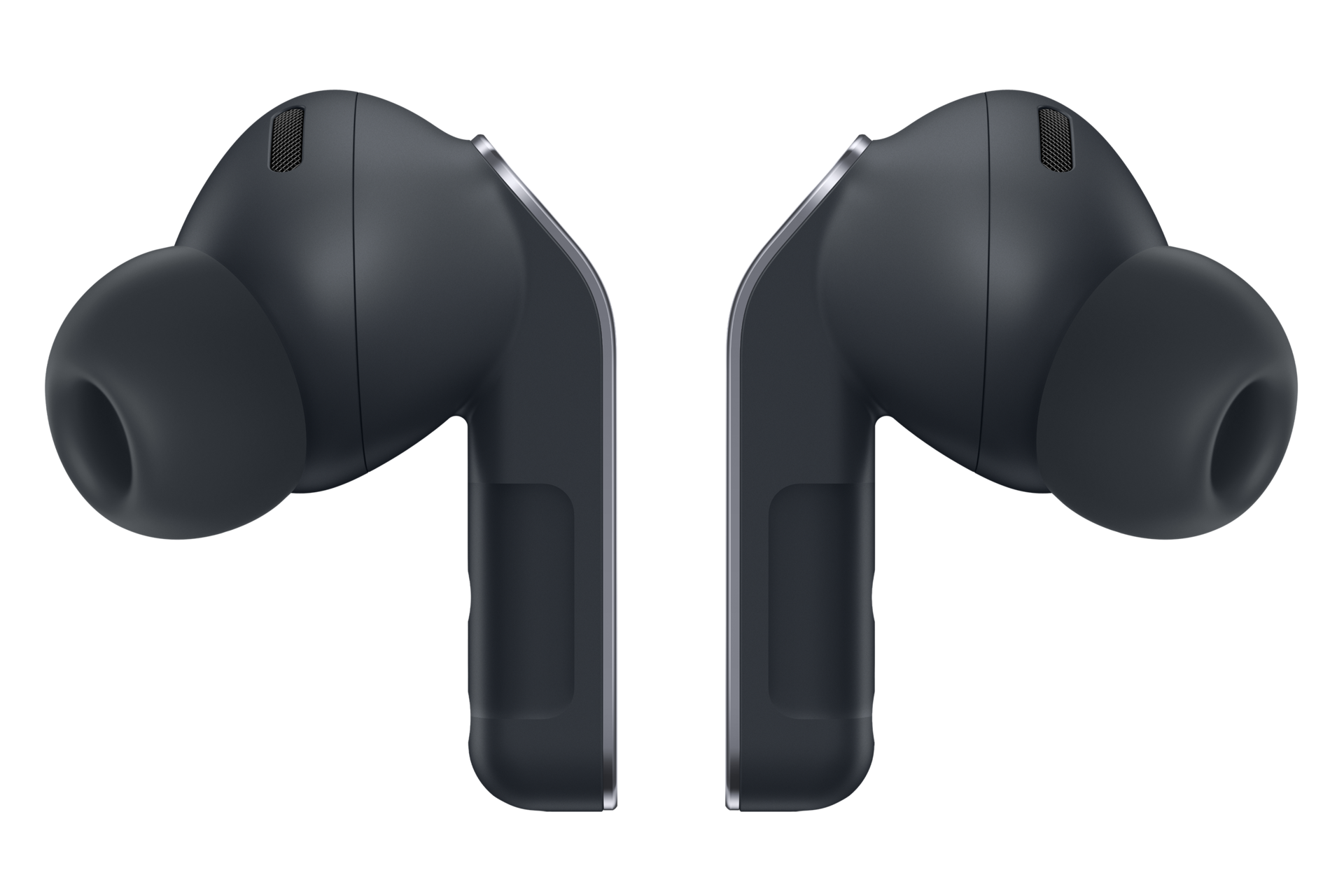 Zwei schwarze In-Ear-Kopfhörer mit silbernen Akzenten vor schwarzem Hintergrund.