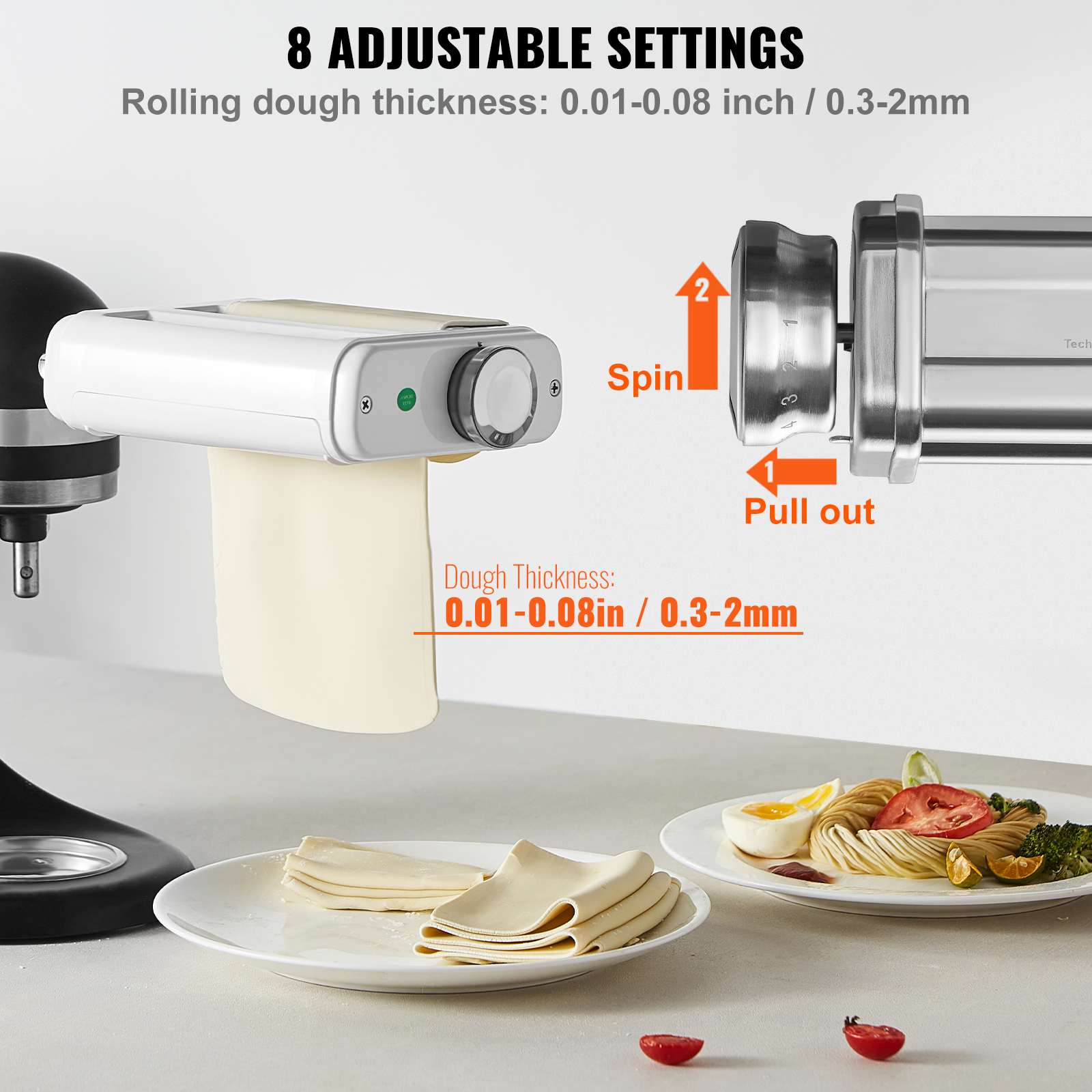 Accesorio para hacer pasta con ocho ajustes de grosor, hoja de masa y platos con pasta preparada.