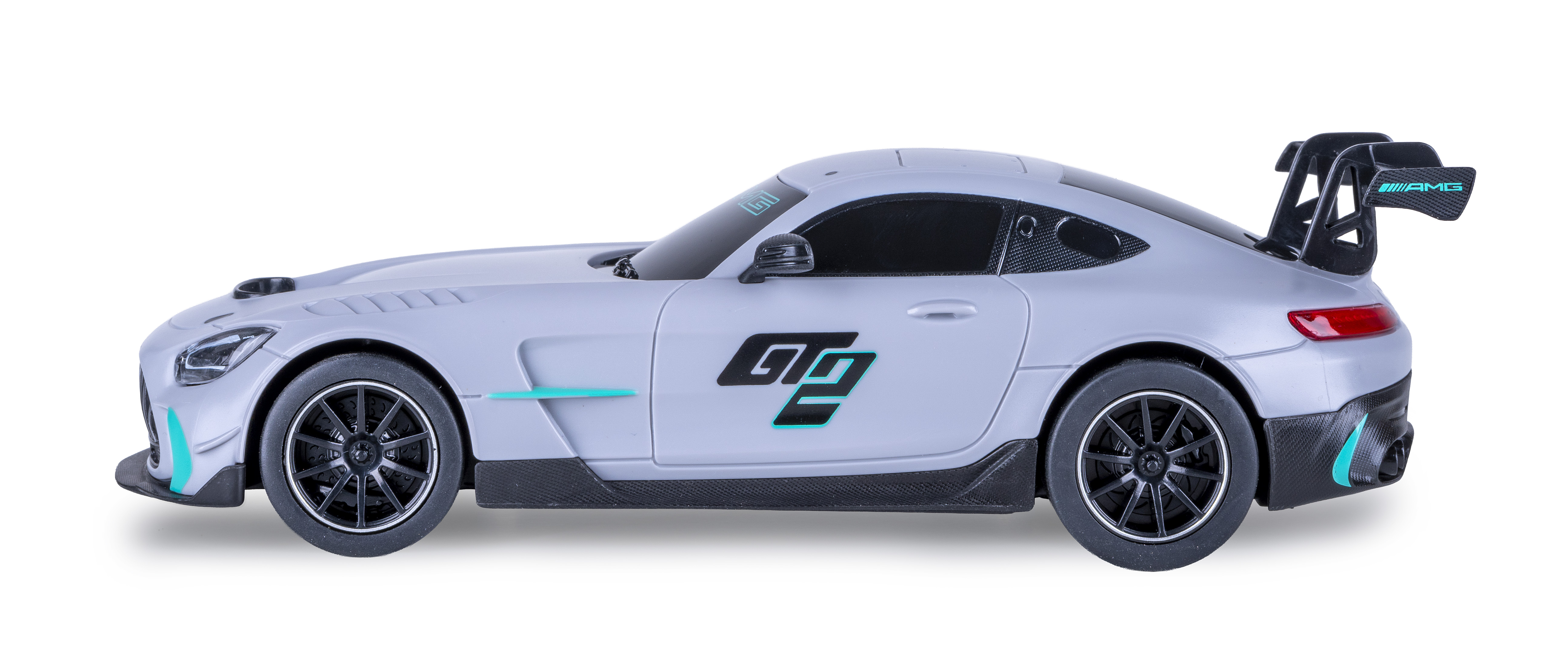 Seitenansicht eines grauen AMG GT3 Spielzeugautos mit schwarzen Felgen und großem Heckspoiler auf weißem Hintergrund.