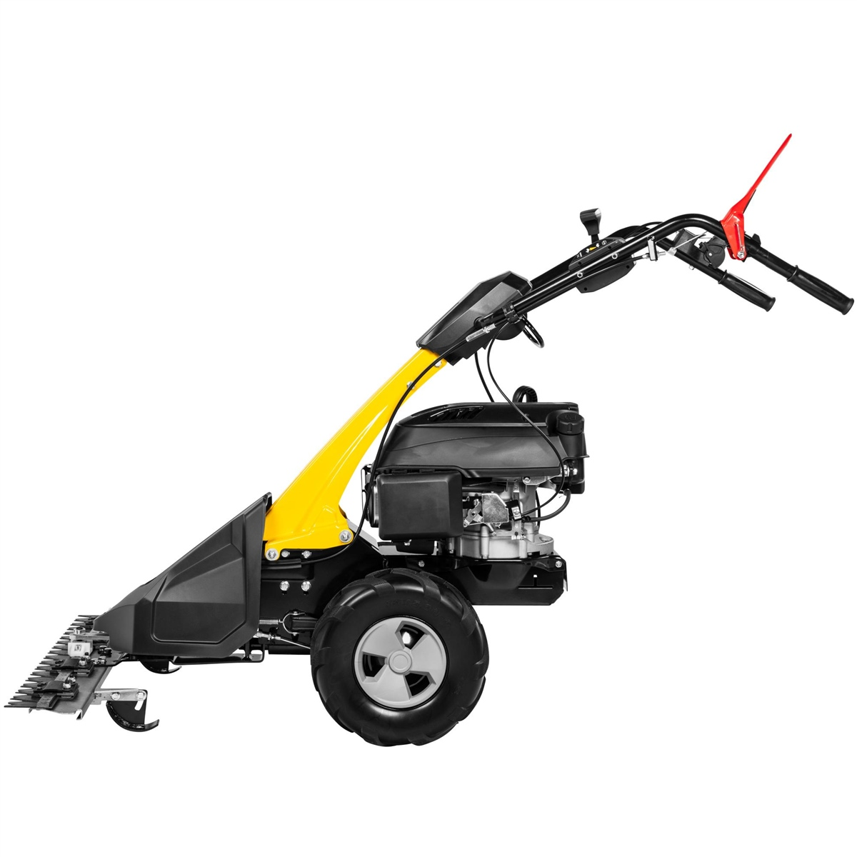 Eine gelb-schwarze Motosense mit Frontmähbalken und schwarzen Rädern vor weißem Hintergrund.