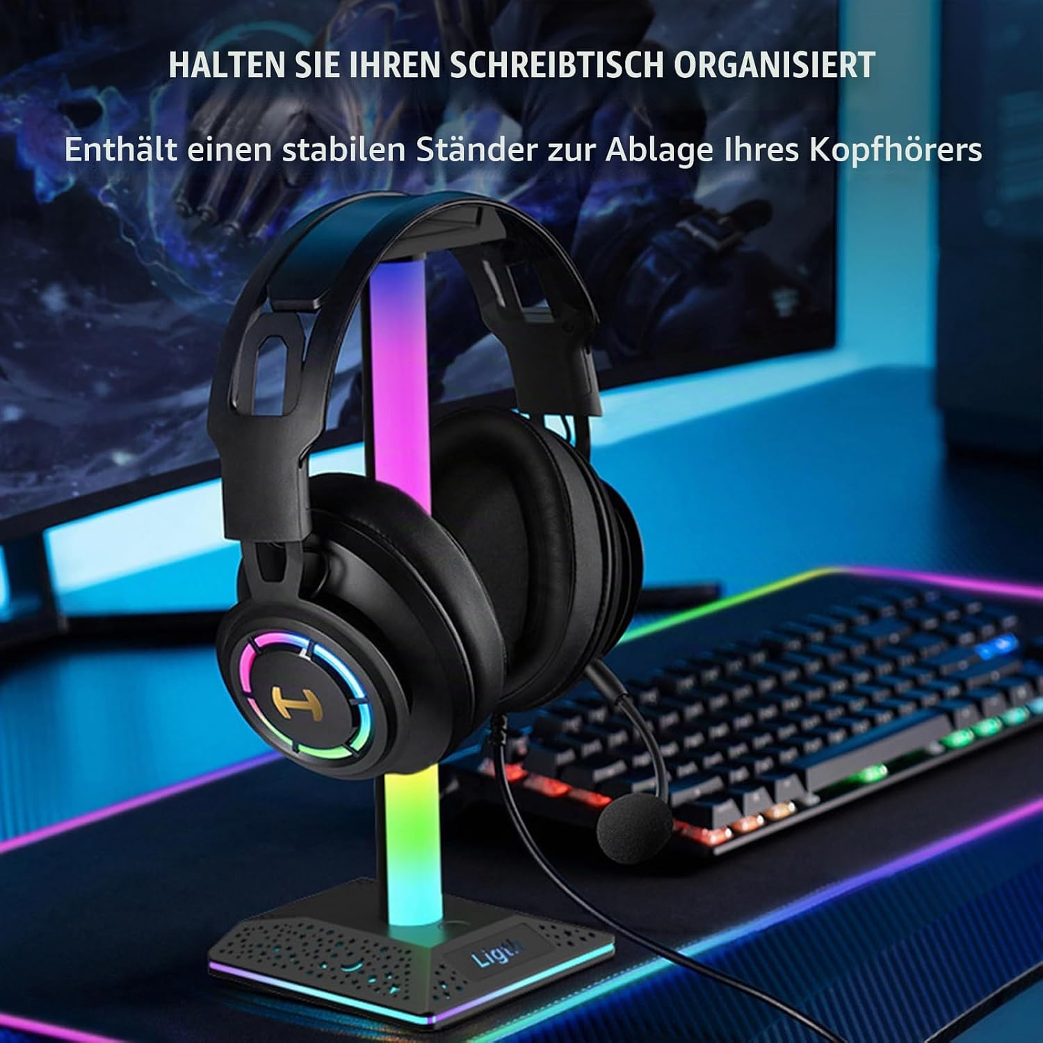 RGB-beleuchteter Kopfhörerständer mit schwarzen Gaming-Kopfhörern auf einem Schreibtisch.