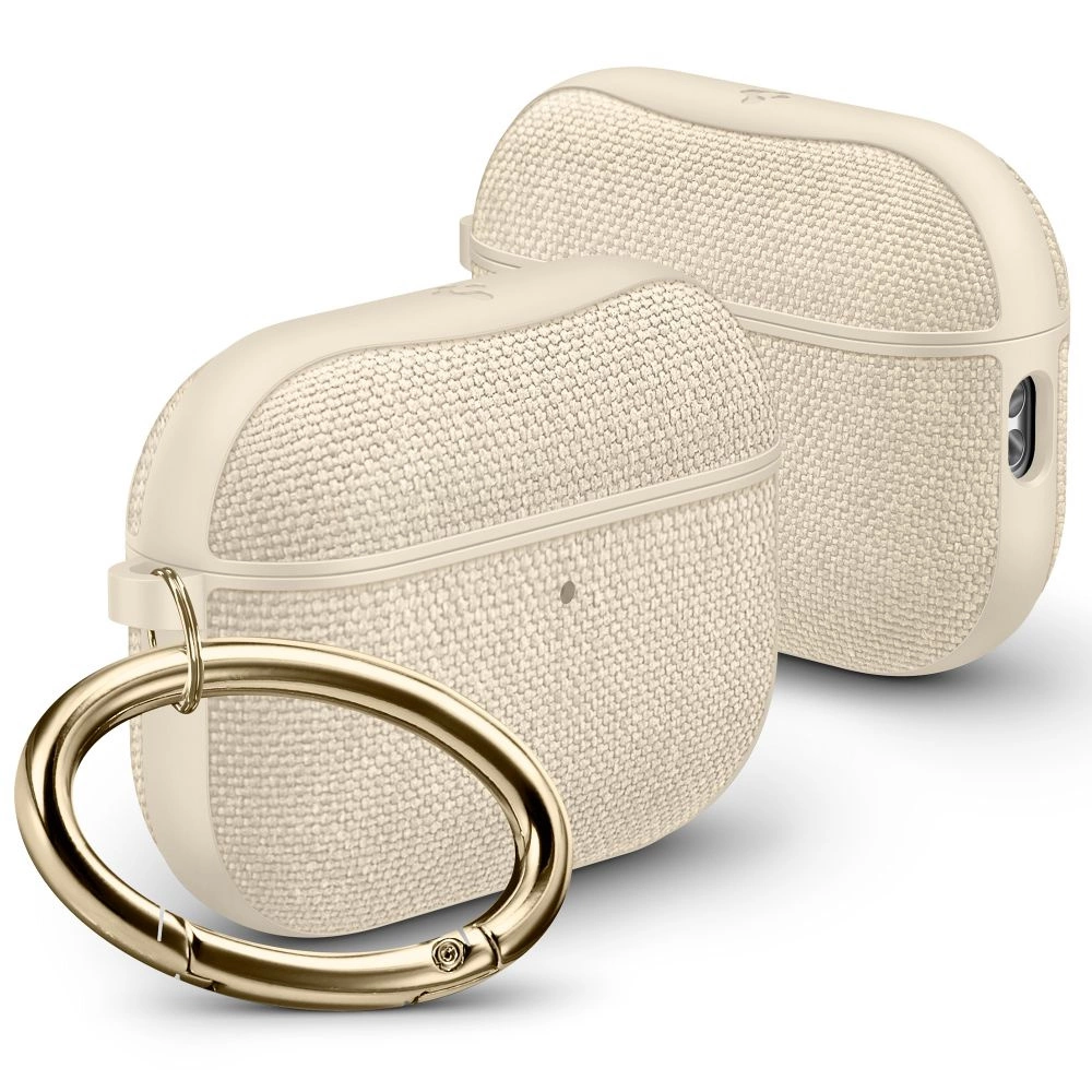 Due custodie per auricolari in tessuto beige su sfondo bianco, una con un grande anello a moschettone dorato in primo piano.