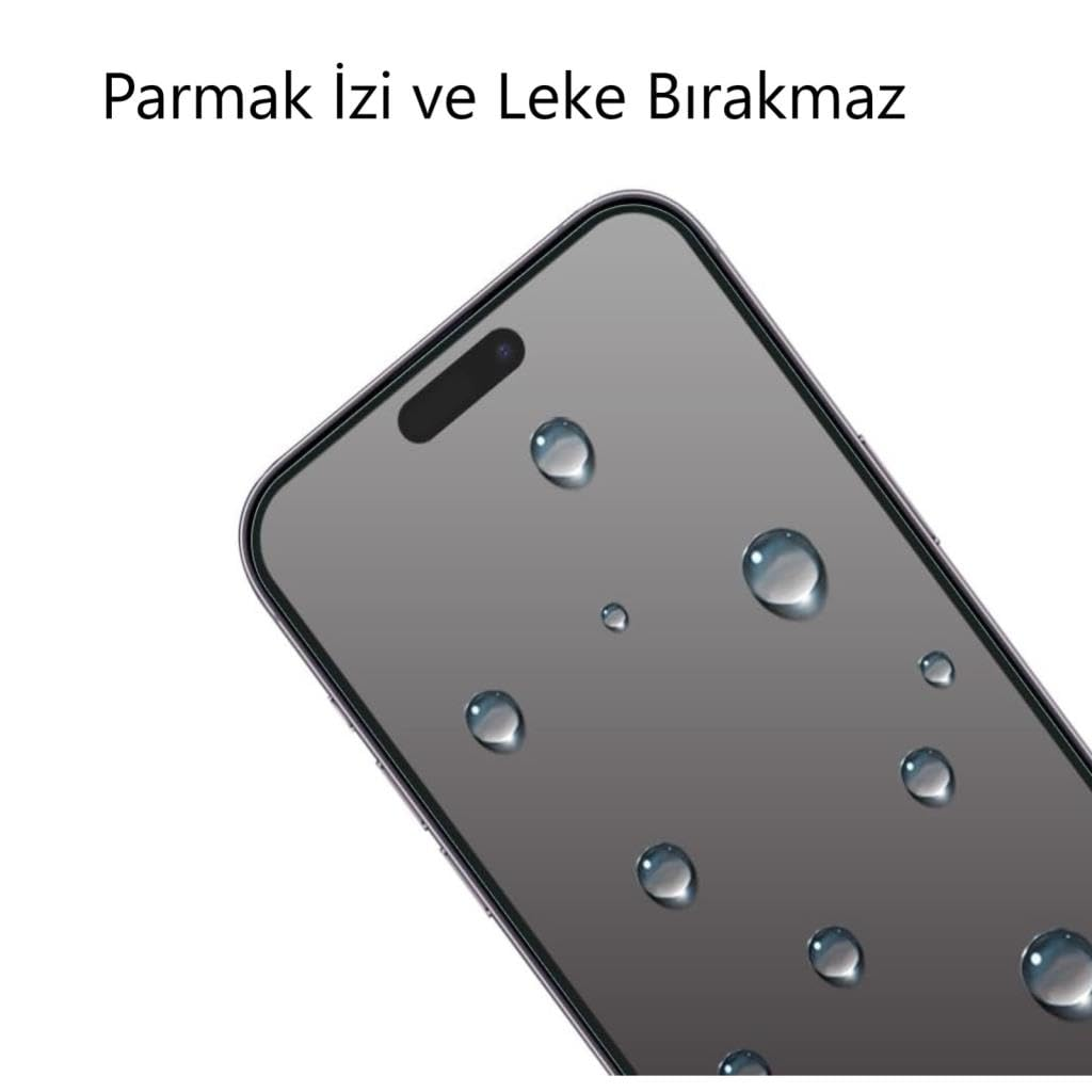 Akıllı telefonun mat ekranında su damlacıkları duruyor.