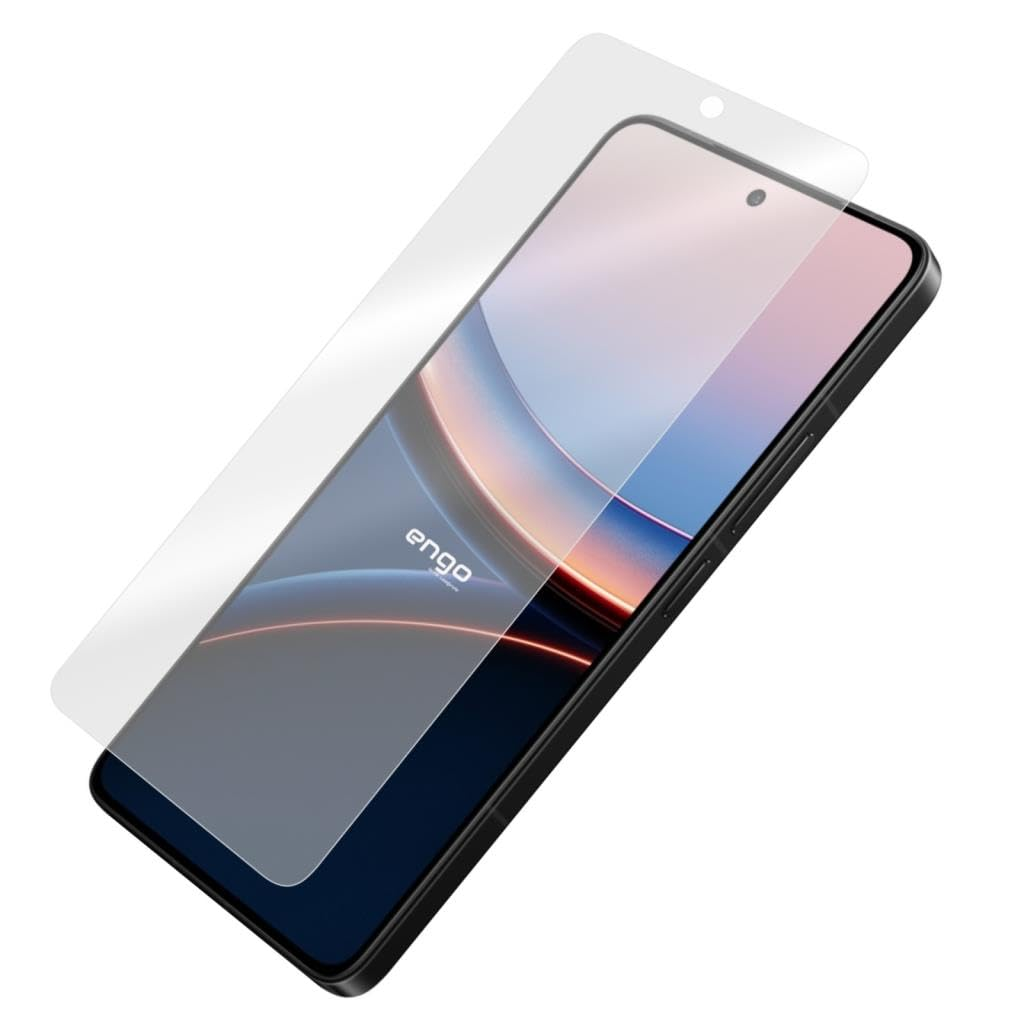 Beyaz arkaplanda, üzerinde hafifçe duran cam ekran koruyuculu siyah bir akıllı telefon.