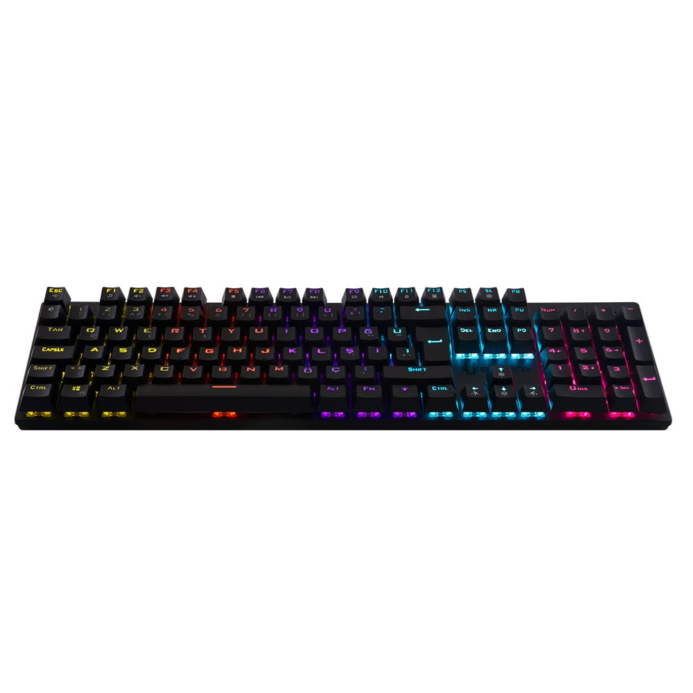 Beyaz arka planda renkli RGB arka aydınlatmalı siyah bir oyun klavyesi.