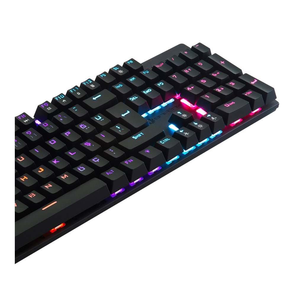 Beyaz arka planda mavi ve pembe renkli parlayan RGB arka aydınlatmalı siyah mekanik klavye.