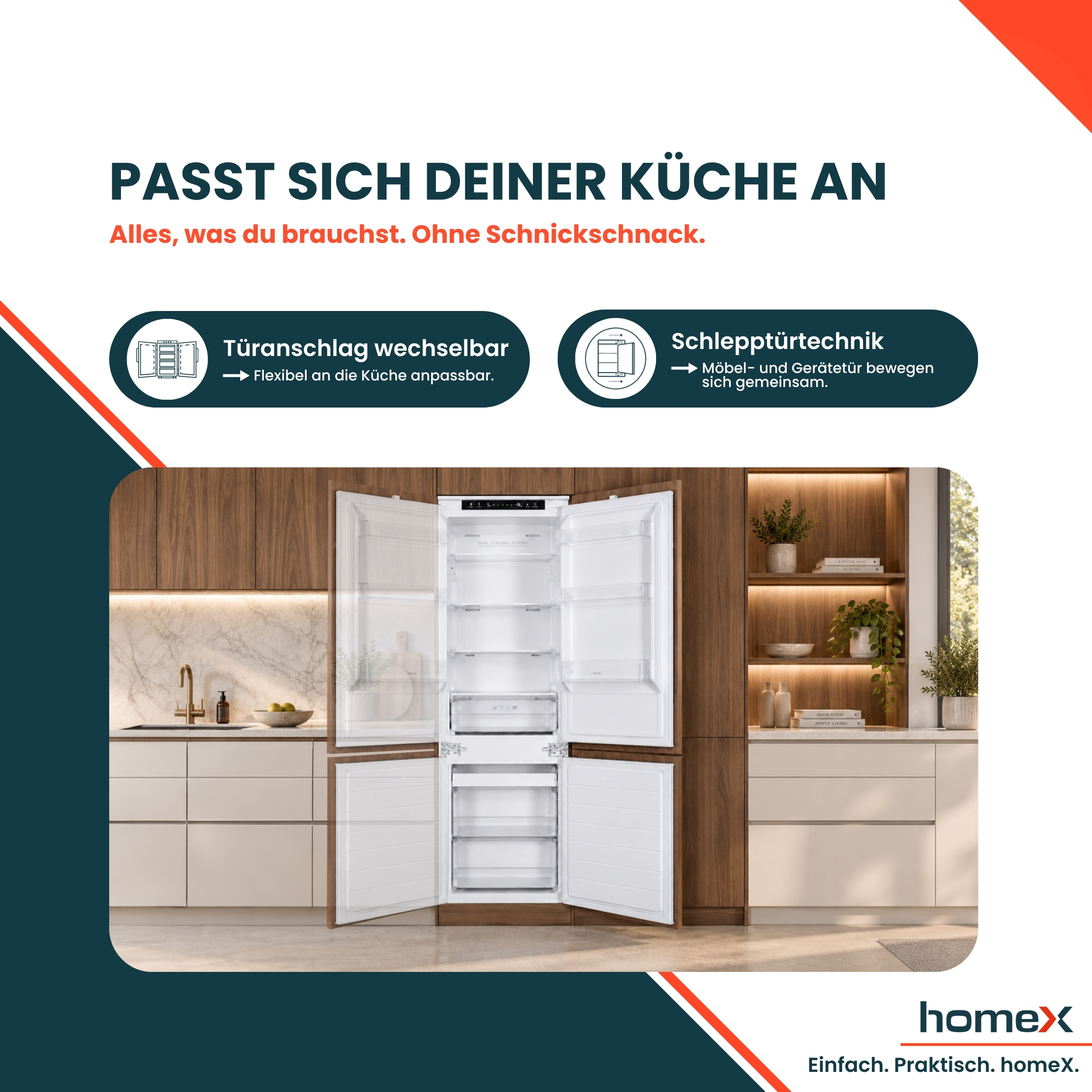 Ein weißer, eingebauter Kühlschrank mit offenen Türen in einer modernen Küche mit Holzschränken.