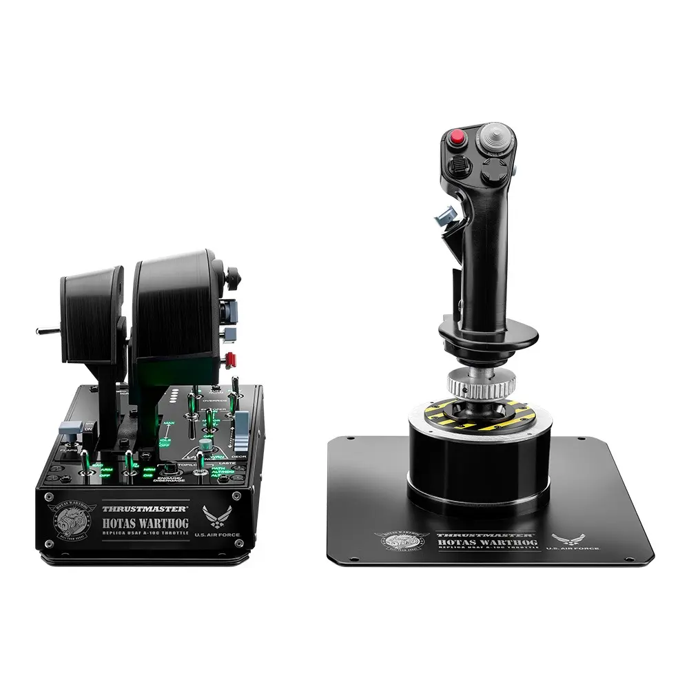 Sistema de control de simulador de vuelo Thrustmaster HOTAS Warthog negro con acelerador y palanca sobre fondo blanco.