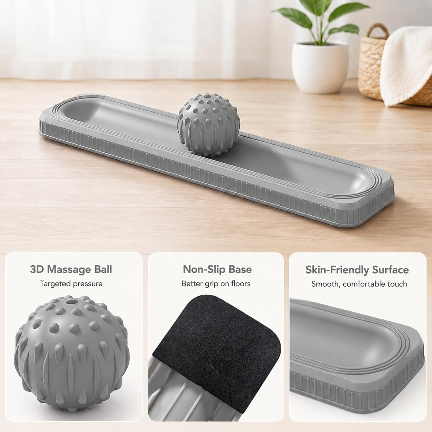 Ein graues Fußmassagetablett mit einem noppigen 3D-Massageball auf Holzboden.