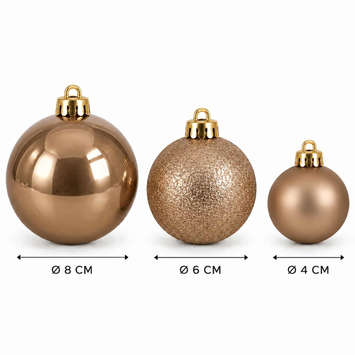 Trois boules de Noël marron avec attaches dorées et mesures en centimètres en dessous sur fond blanc.