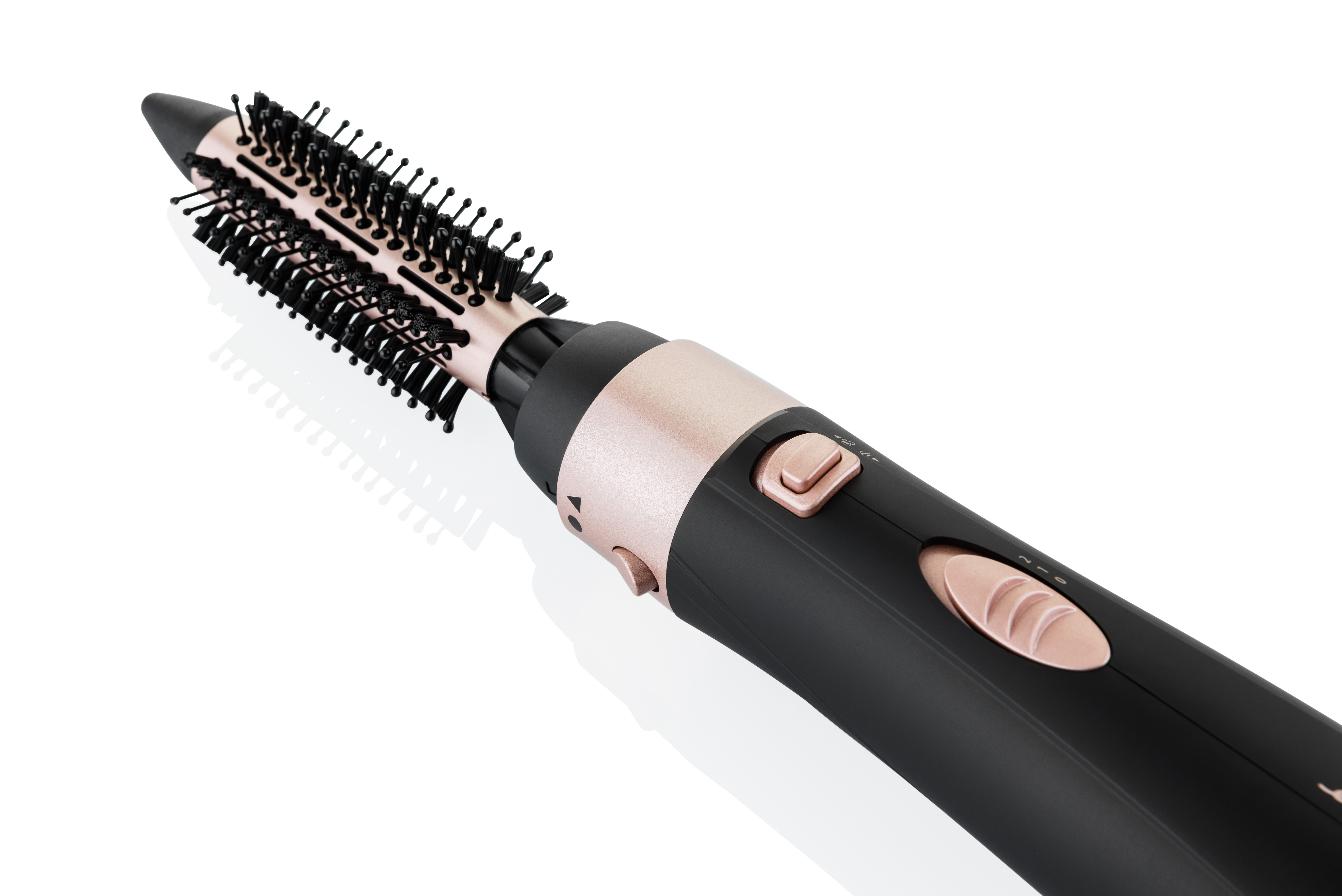 Una spazzola per capelli ad aria calda nera e oro rosa con pulsanti di controllo, su sfondo bianco.