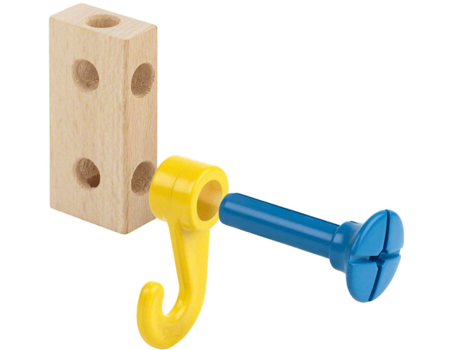 Un bloque de madera, un gancho amarillo y un perno azul de plástico sobre fondo blanco.