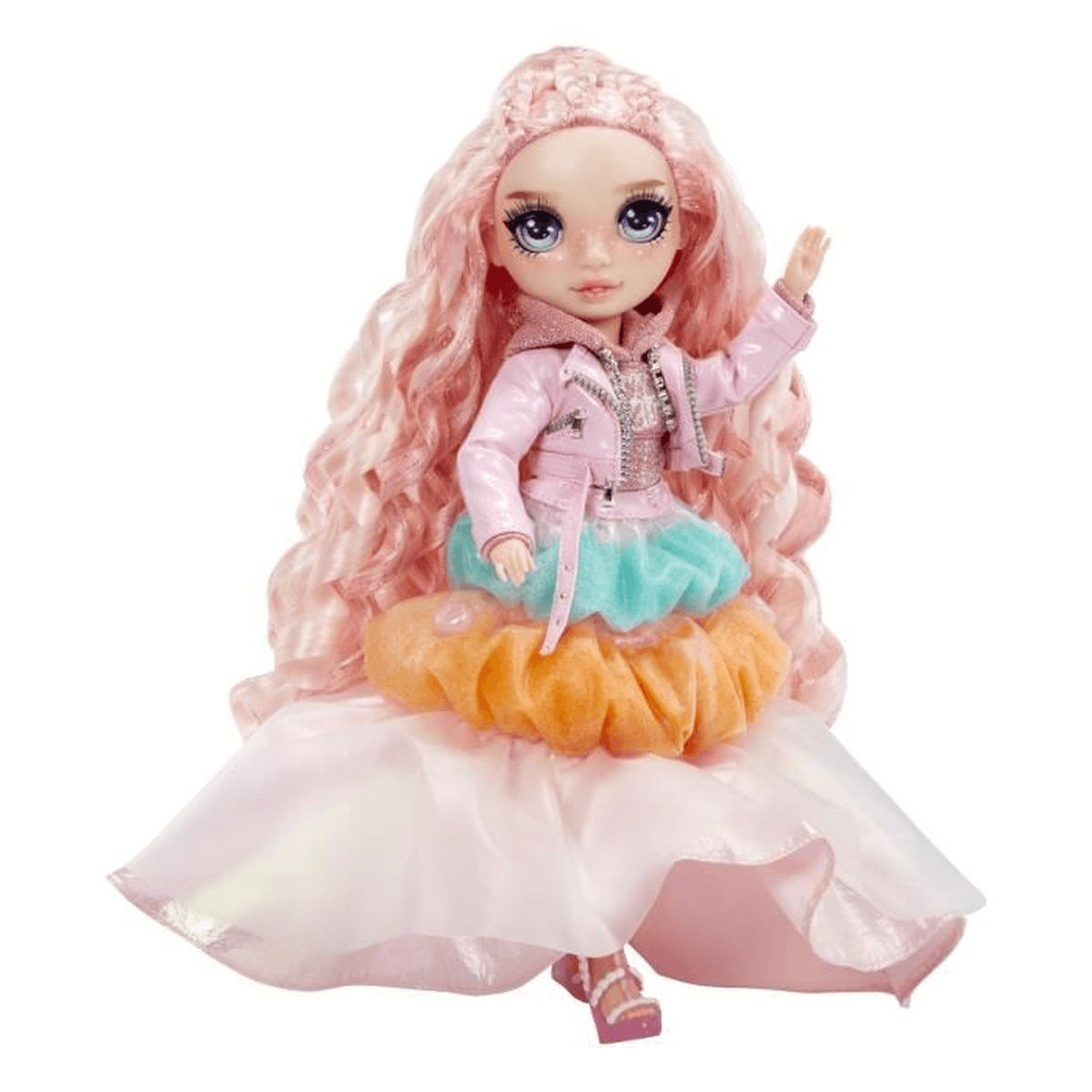 Modepuppe mit langem rosa Haar, rosafarbener Jacke, grünem und orangefarbenem Rock sowie großem, wallenden rosa Kleid.