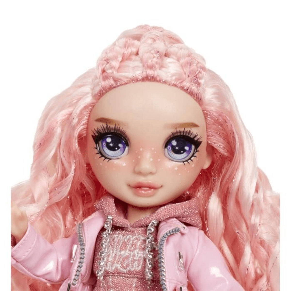 Nahaufnahme einer Modepuppe mit langem rosa Haar, lila Augen und einer pinken Jacke.
